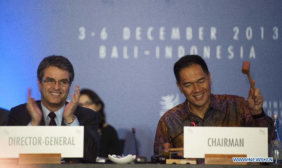 WTO director-general Roberto Azevedo(L) and Gita Wirjawan, chairman of the ministerial conference and Indonesia's trade minister,attend the closing ceremony of the ninth WTO ministerial meeting in Bali, Indonesia, Dec. 7, 2013.Photo courtesy www.china.org.cn