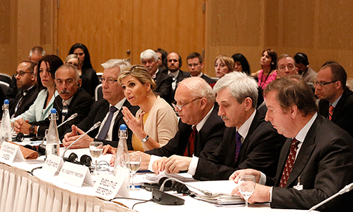 entre: H.M. Queen Máxima of the Netherlands. On left: Minister of Finance of Norway, Sigbjørn Johnsen. On right: FATF President Bjørn Skogstad Aamo, FATF Vice President Vladimir Nechaev and FATF Executive Secretary Rick McDonell. (Photo: Tor Martin Bærum/Ministry of Finance) and www.fatf-gafi.org