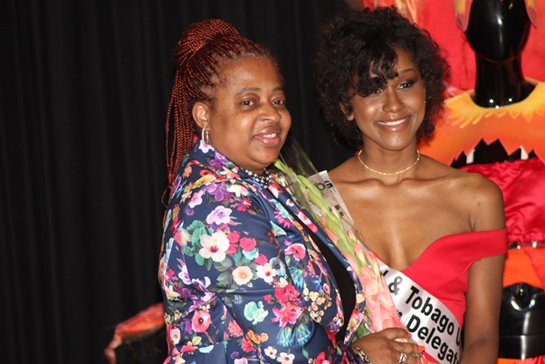 Yvette Philbert, Public Relations Officer representing the Grenada High Commission collecting her prize. Photo courtesy CaribDirect